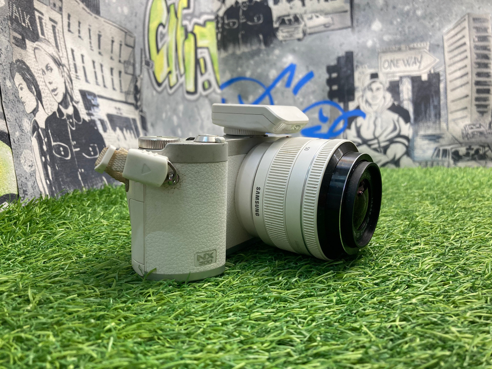 Samsung NX300 Kit 20-50mm II ED 3.5-5.6 i-Function