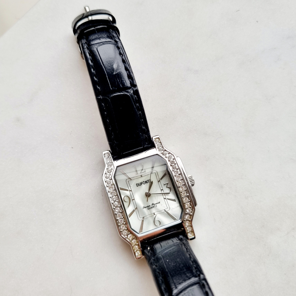 Часы Lucien Piccard на чёрном ремне