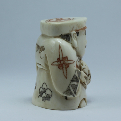 Нэцкэ Эбису со свещенной рыбой Тай