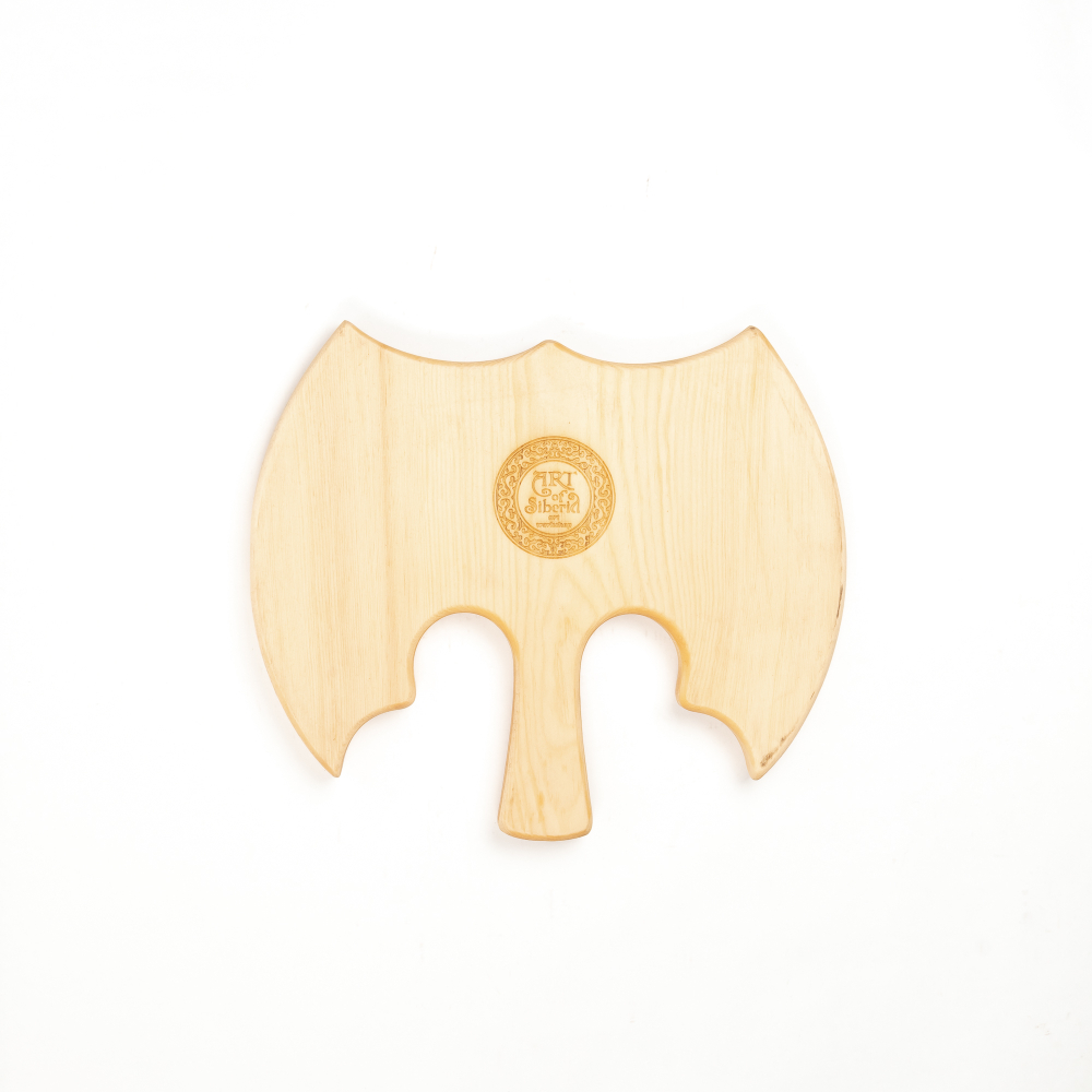 Деревянная менажница из кедра для подачи блюд и закусок с гравировкой "Fortis cadere cedere non potest"