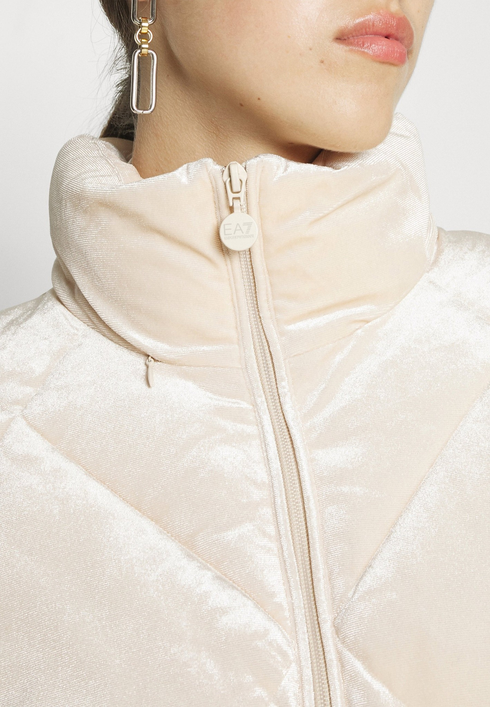 Куртка утепленная женская EA7