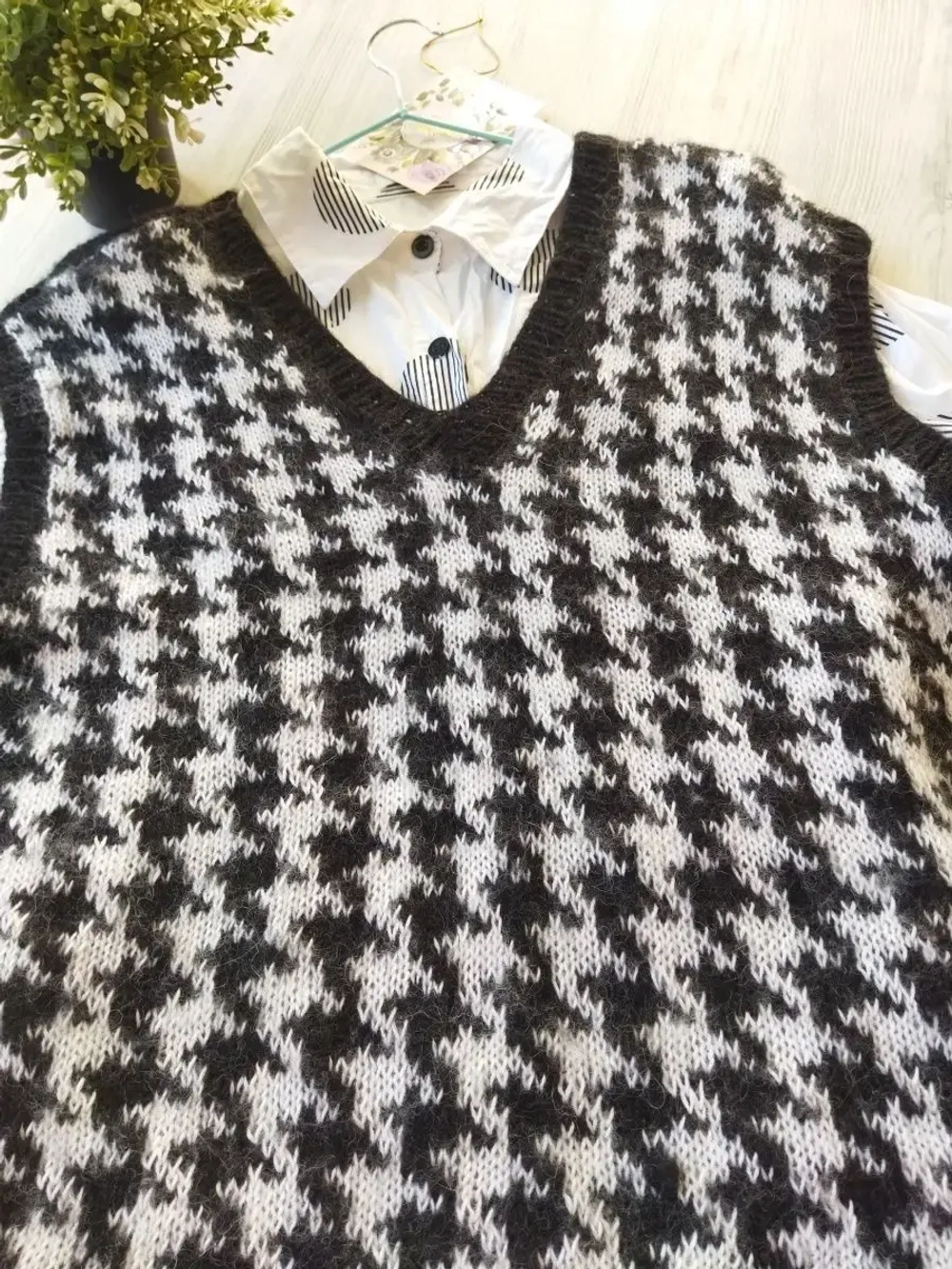 Жилет вязаный ажурный