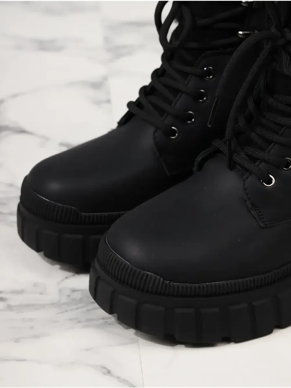 Зимние ботинки на высокой платформе