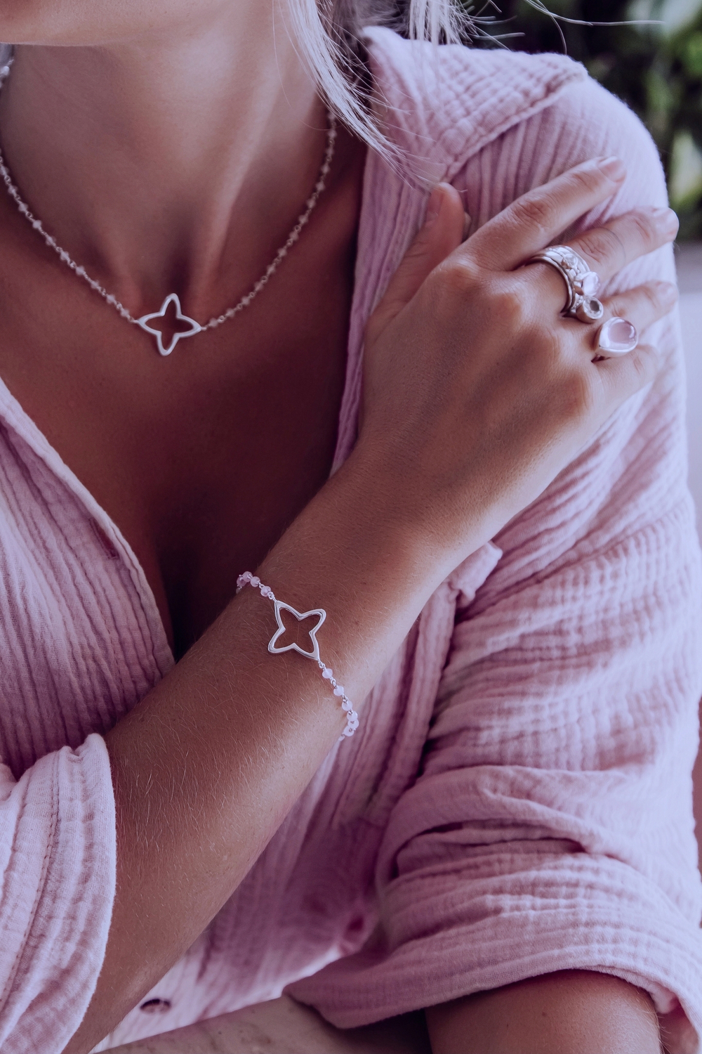 Браслет «Клевер» на цепочке из розового кварца