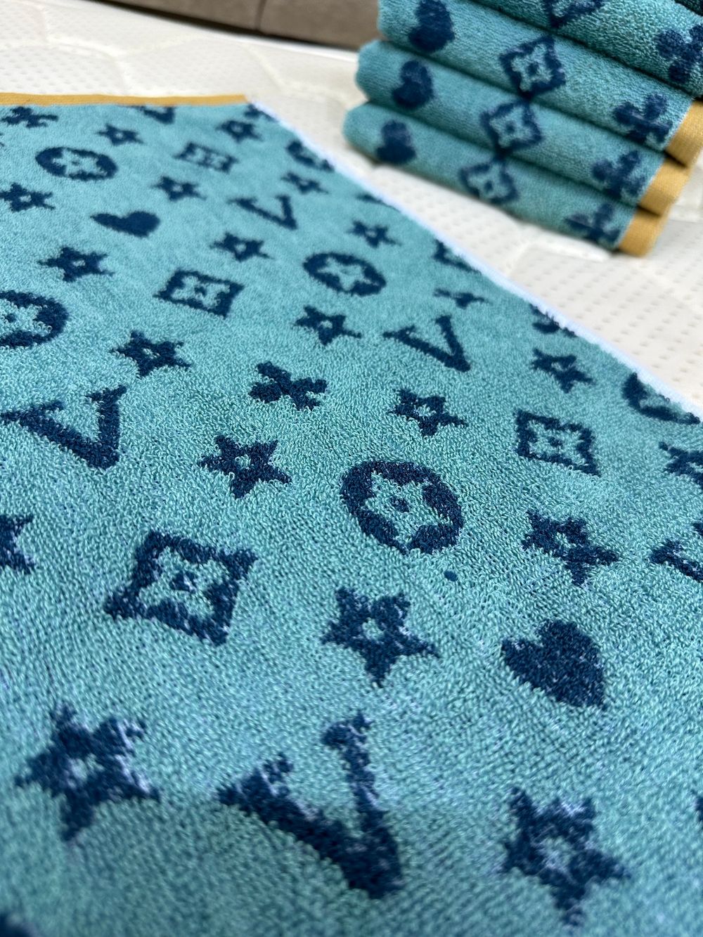 Пол Кит Кух ЛЬЮУЙ ВЬЮТОН