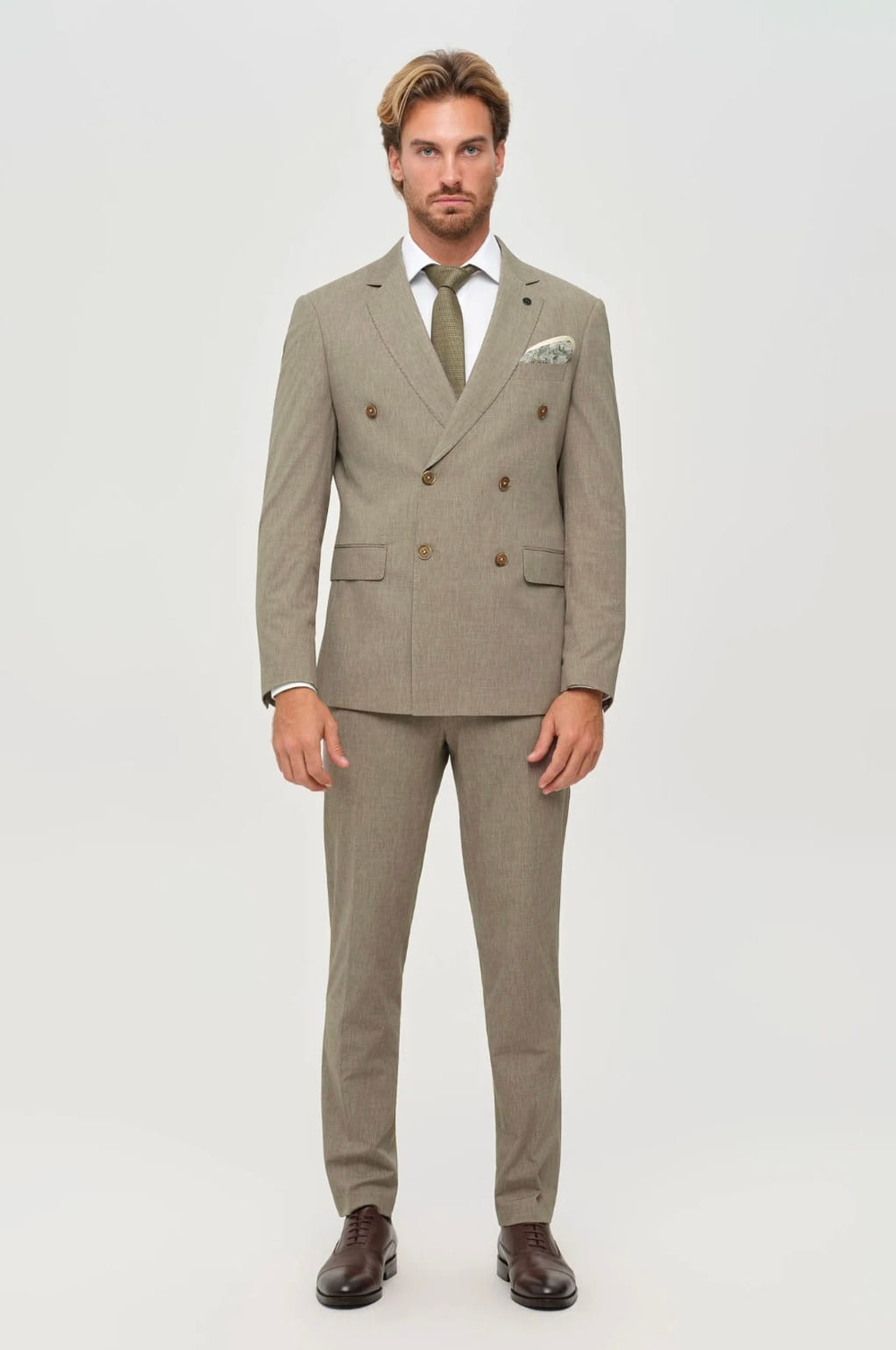 Мужской двубортный костюм (бежевый) Б69