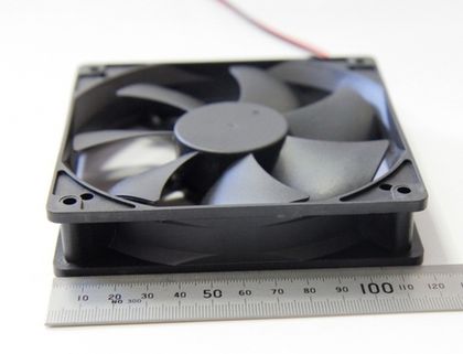 Осевой вентилятор корпусной 12х12х2,5 см 12 V