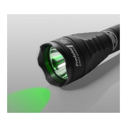 Тактический фонарь Armytek Predator V3 XP-E2 (зелёный свет) — полная водо- и пыленепроницаемость (IP68), возможность использования на глубине до 25 метров.