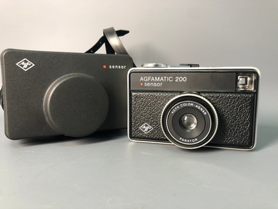 Agfamatic 200 Sensor + вспышка Philips MagicCube
