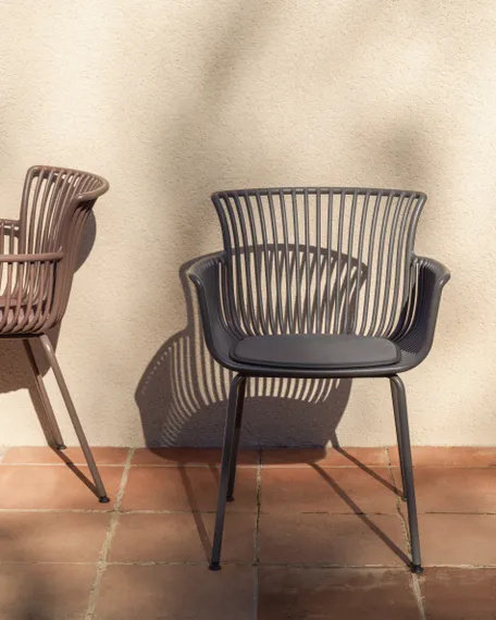 Уличный стул Surpika из пластика и графитовой стали