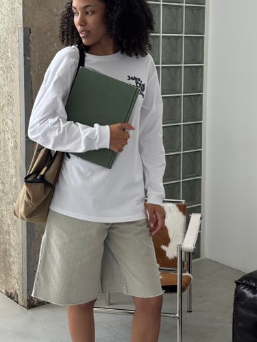 Белый базовый лонгслив с принтом