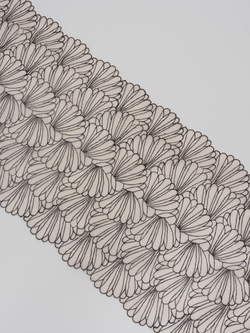 Вышивка на сетке телесная с черным неэластичная ширина 24 см