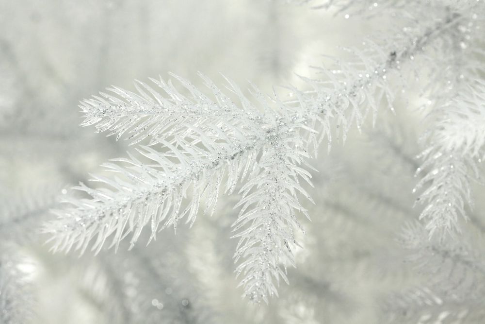 Белая елка «Хрустальная» (Литая хвоя прозрачно-белая) 150 см / 1,5 м