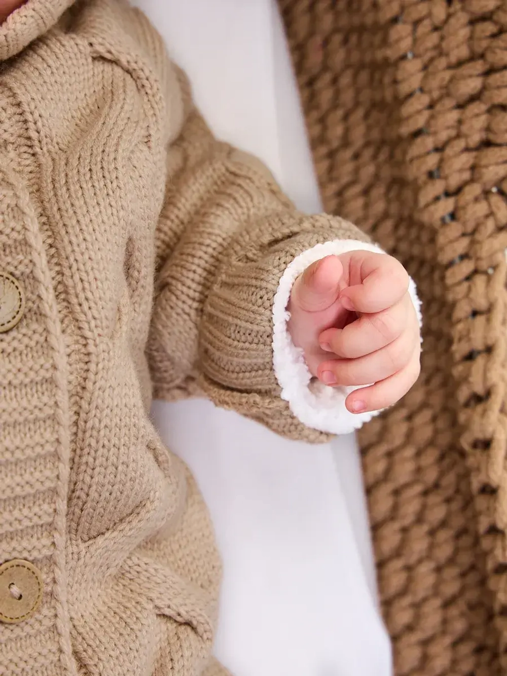 Вязаный комбинезон для новорожденных