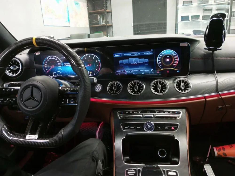 Магнитола Mercedes-Benz E-класс (W213) 2016-2018 NTG 5.5 - Carmedia MRW-M1202 мониторы 12.3", Android 12, 8Гб+128Гб, 4G SIM-слот, CarPlay