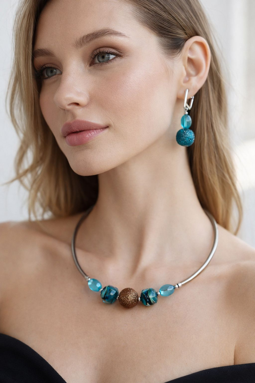 Комплект украшений из муранского стекла: колье, серьги