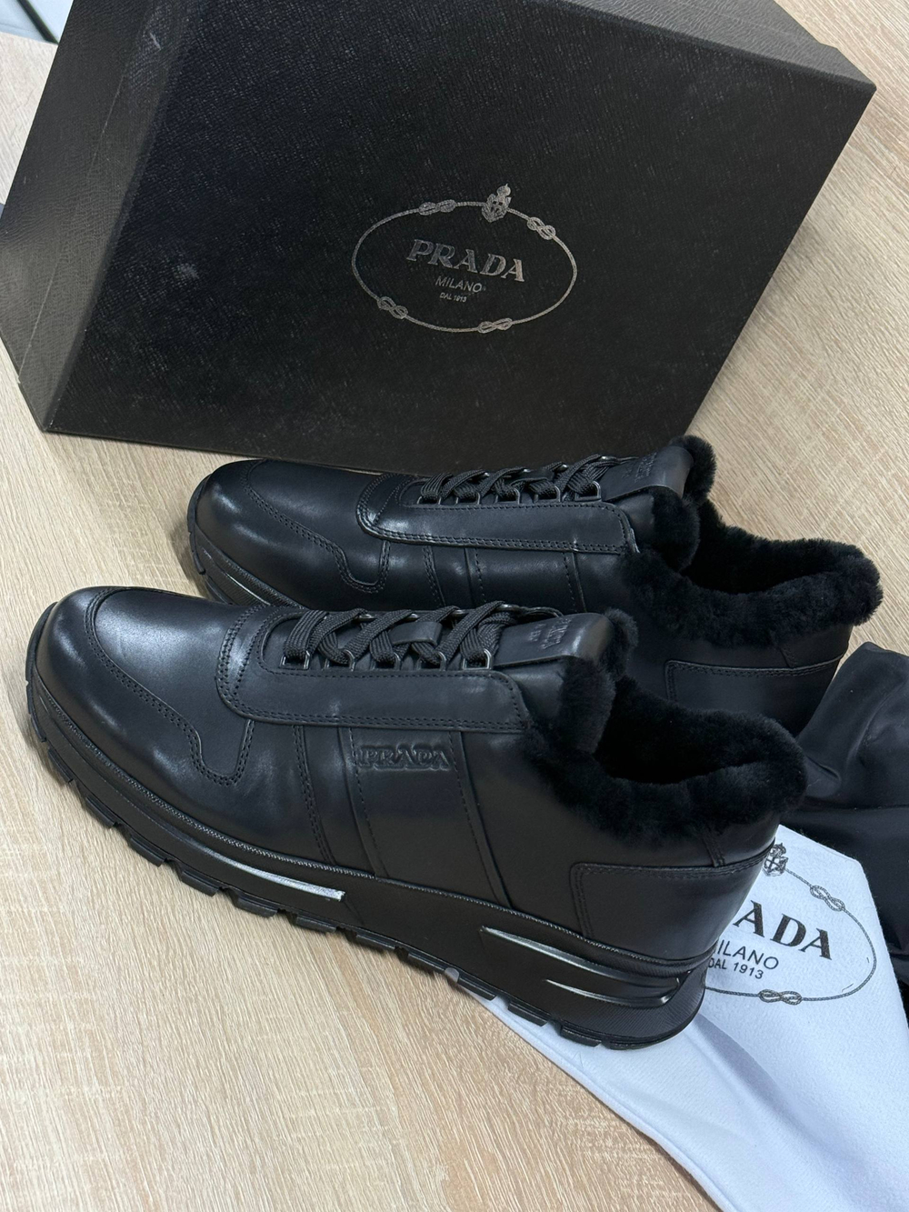 Кроссовки Prada