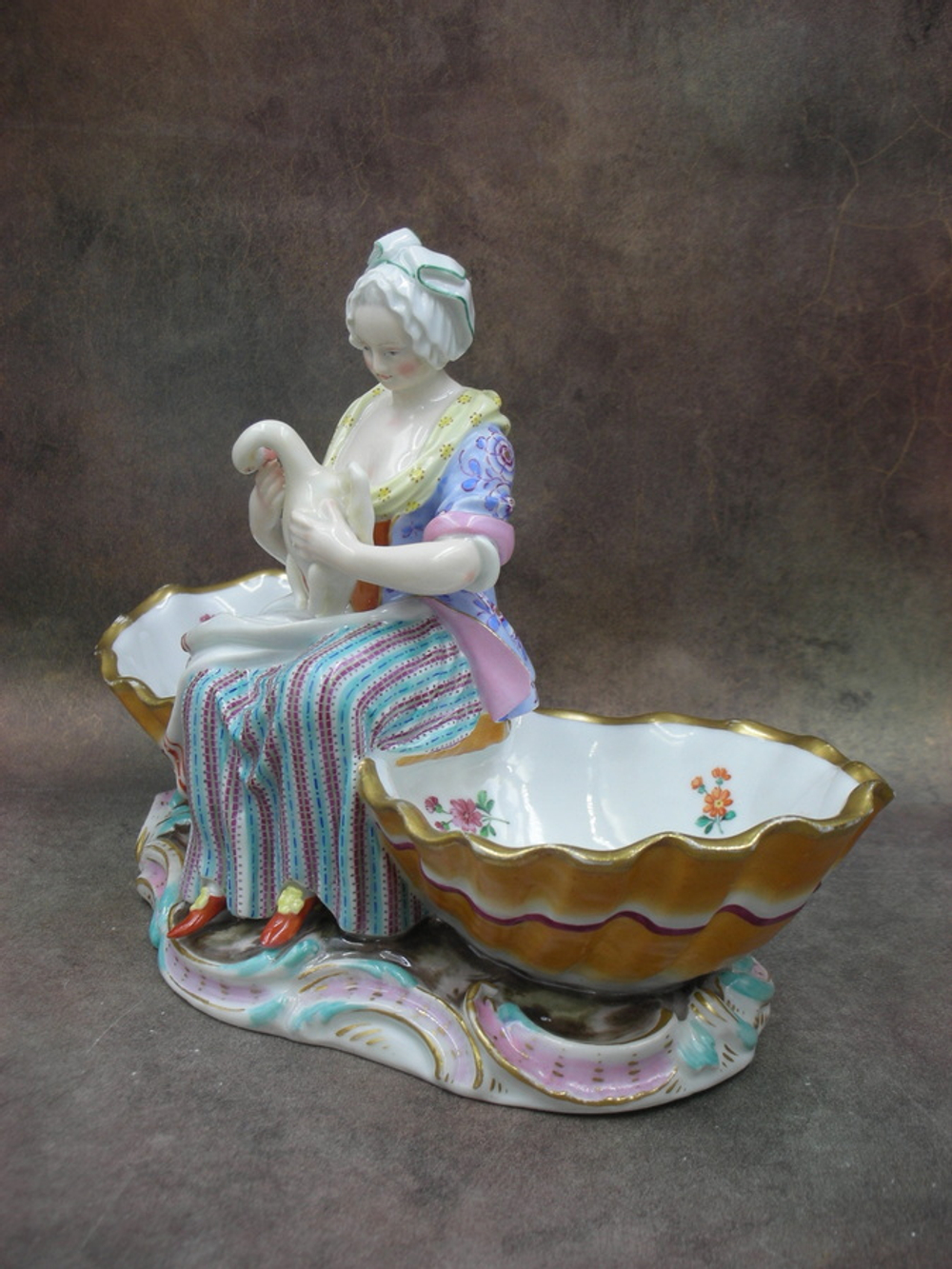 Статуэтка. Фарфор. Дама с гусем конфетница. Meissen. Германия