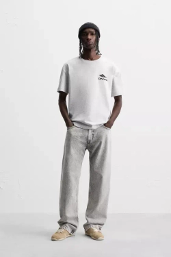 ZARA ФУТБОЛКА С КОНТРАСТНЫМ ПРИНТОМ, СЕРЫЙ С МЕЛАНЖЕВЫМ ЭФФЕКТОМ