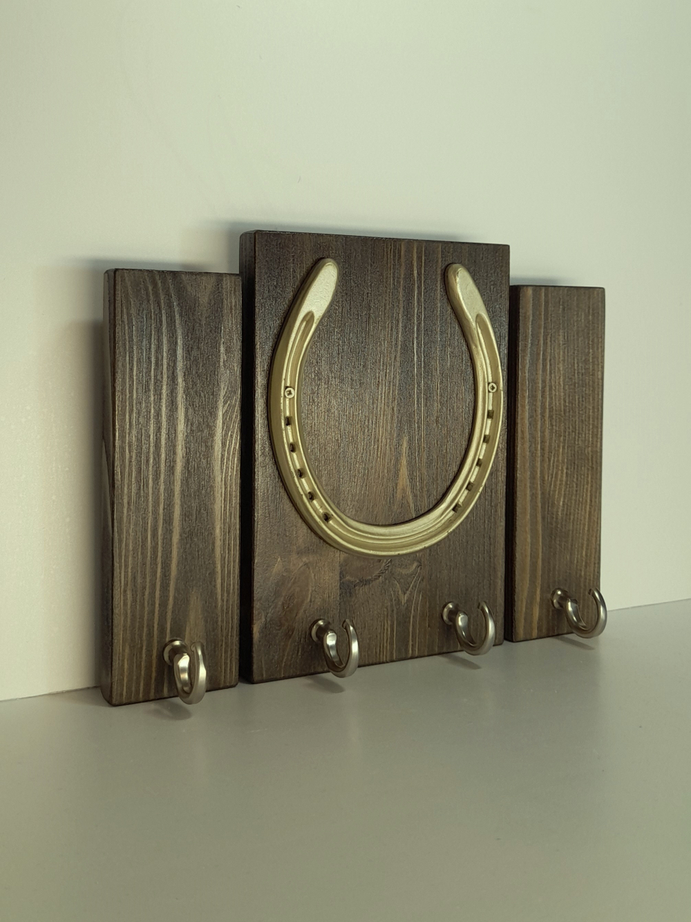 Ключница вешалка с подковой. 3-х секционная