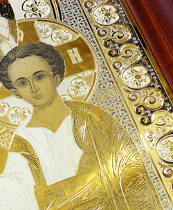 Икона Казанской Божьей Матери /в киоте/