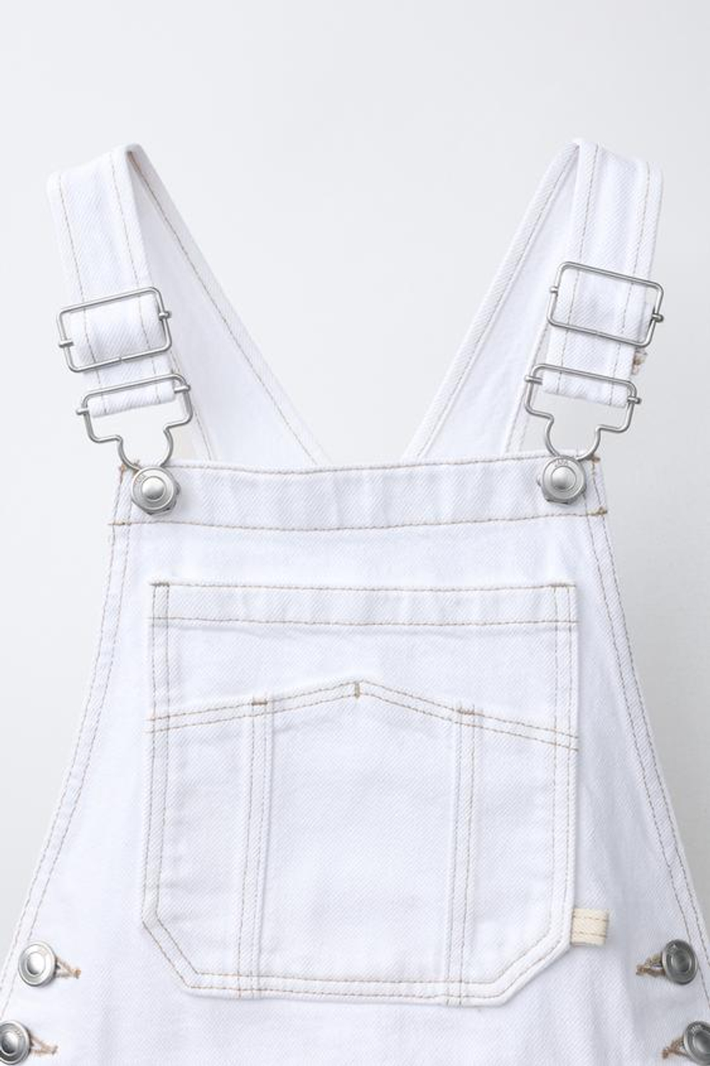 ZARA ДЖИНСОВЫЙ САРАФАН С КОНТРАСТНОЙ СТРОЧКОЙ, БЕЛЫЙ