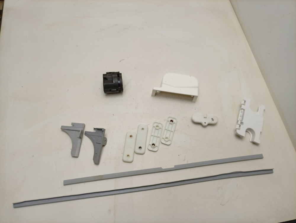 LFTA+5H1741 ктп11 Пластиковые элементы посудомоечной машины Ariston LFTA+5H1741 б/у