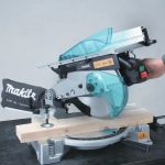 Пила торцовочная Makita LH1040F