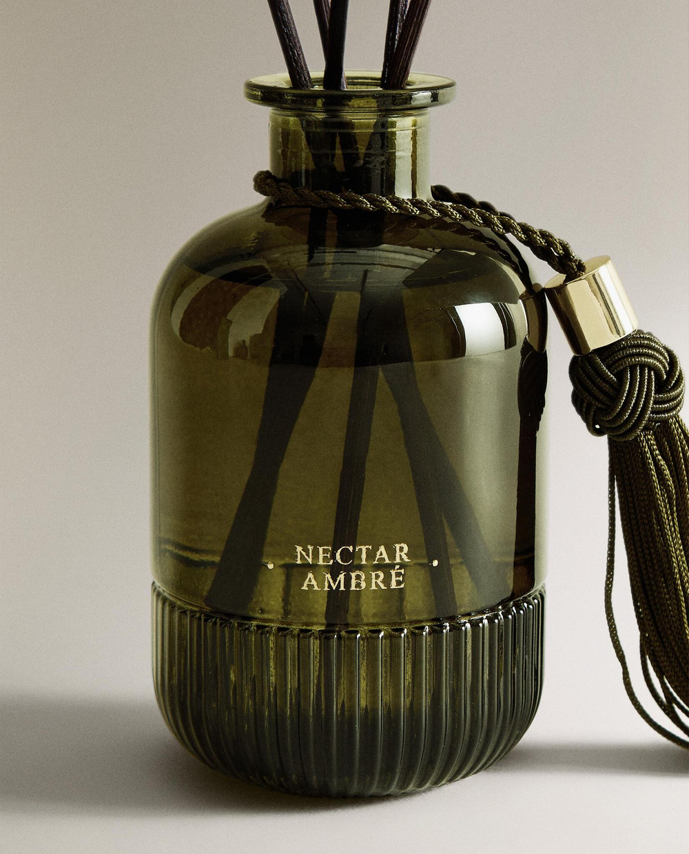Zara Home NECTAR AMBRÉ REED DIFFUSERS — ароматический диффузор с тростниковыми палочками, Нектар Амбре, 190 мл