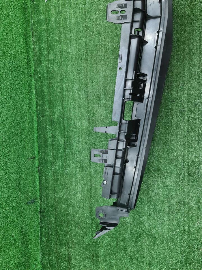 Кронштейн решетки радиатора Mercedes E C238 16-21