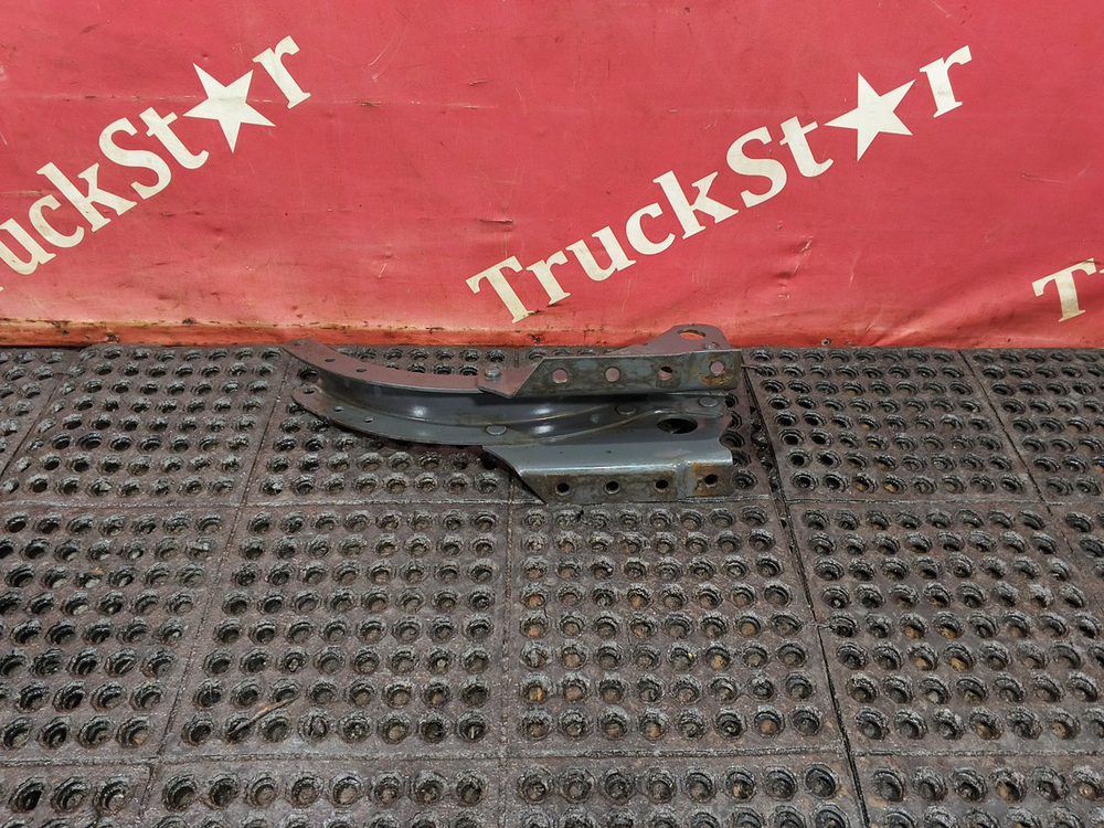 Кронштейн крепления топливного бака