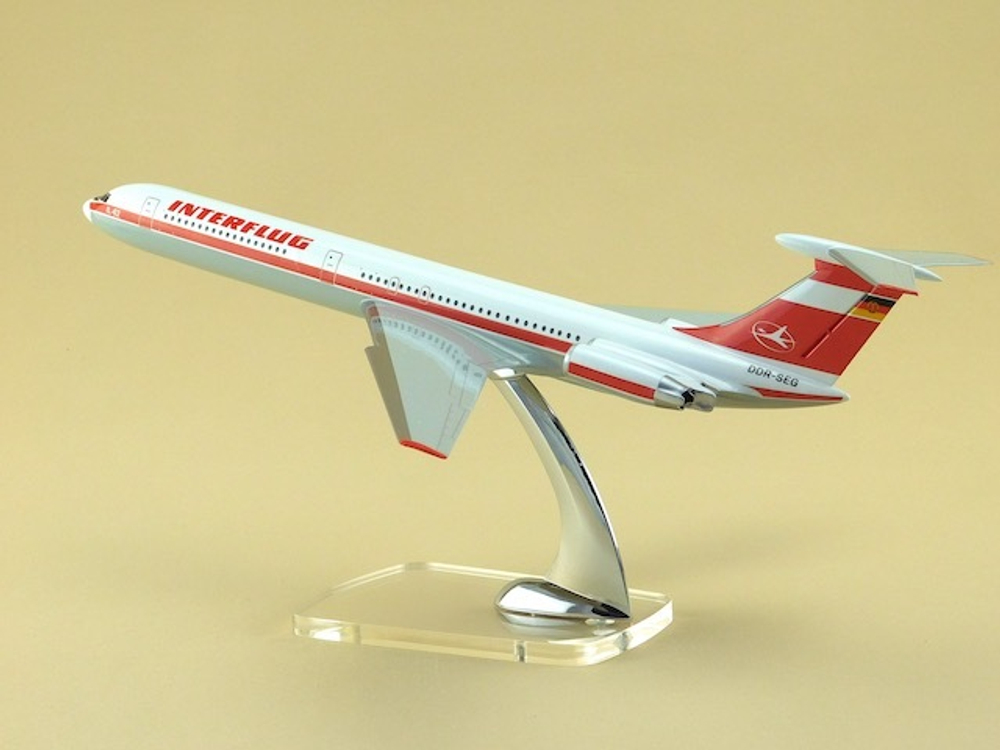 Модель самолета Ил-62М (М1:100, INTERFLUG)