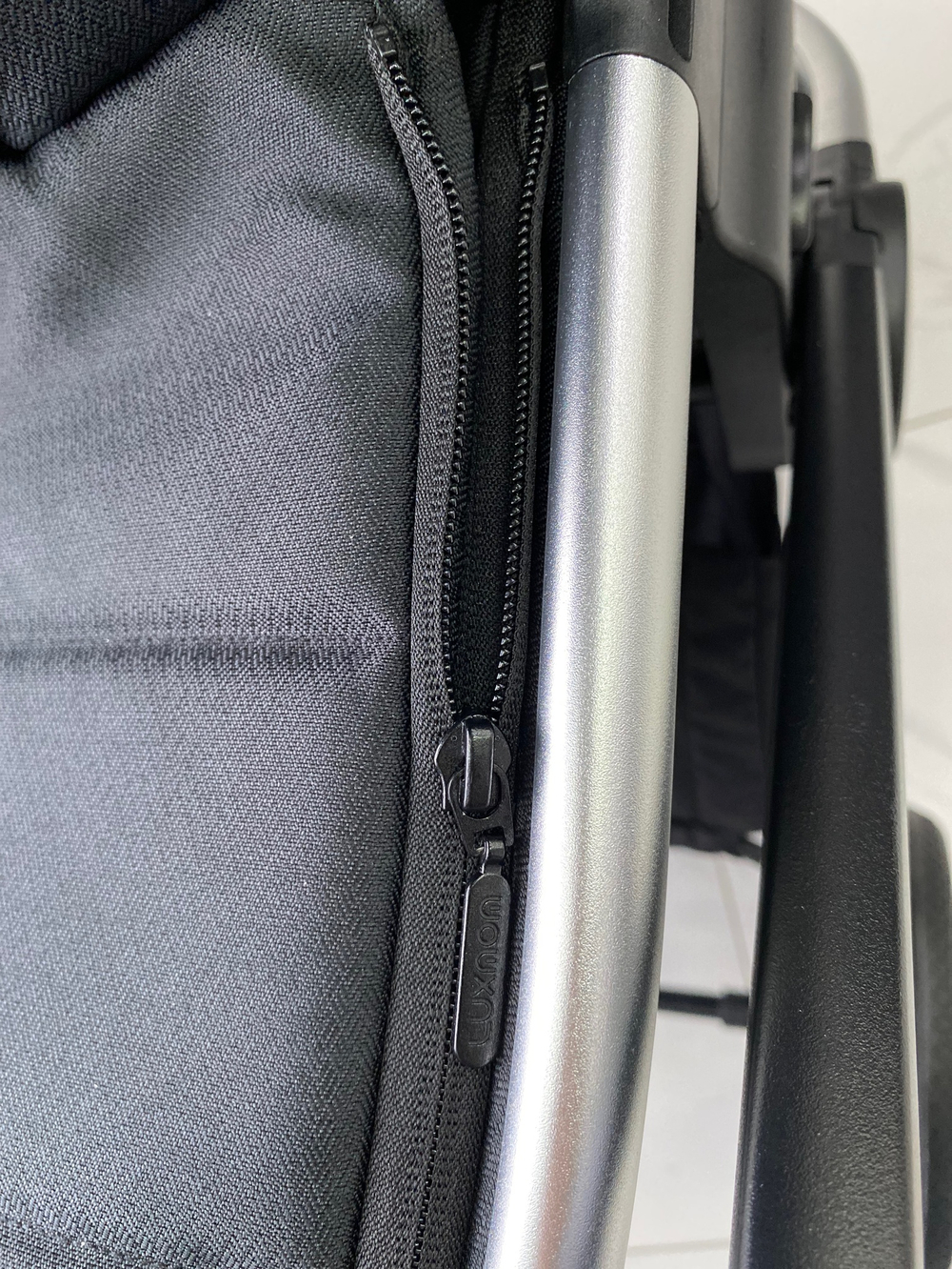 Модульная коляска 2 в 1 luxmom 750 Черный