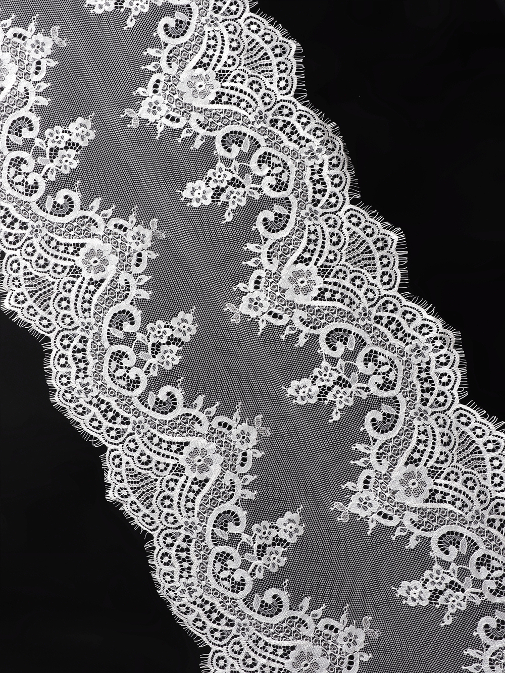 Кружево шантильи теплое белое неэластичное ширина 36 см КУПОН 3 м (грязь)