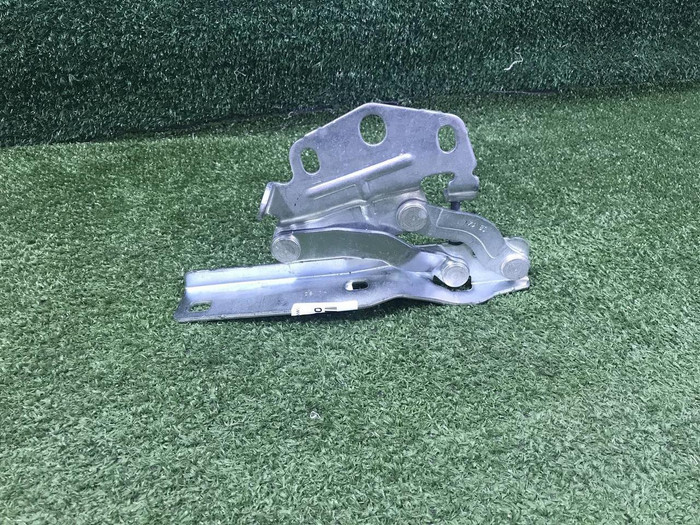 Петля капота левая VW Passat B7 (2011-2015)