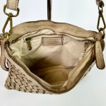 Женская сумка-клатч из натуральной кожи бежевого цвета