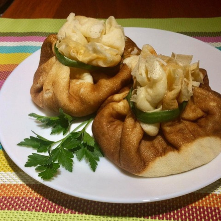 Блинные мешочки с красной рыбой.