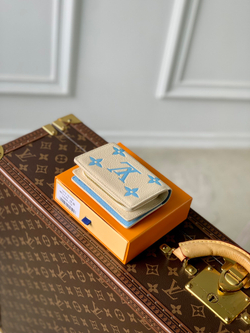 Louis Vuitton Clea Wallet