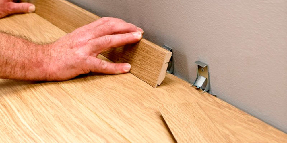 Плинтус Quick Step Крепеж к плинтусу Quick Step