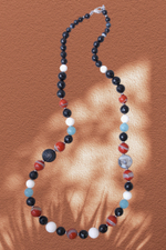 бусы из черного и белого агата, и красной яшмы