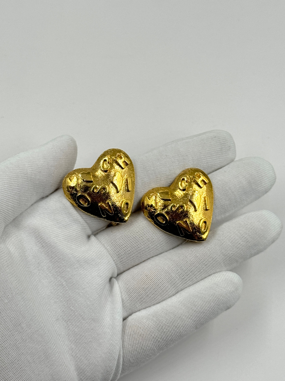 Клипсы в виде сердец Moschino