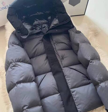 Пуховик Moncler