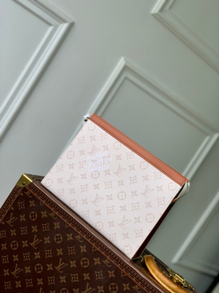 Louis Vuitton Pochette Voyage MM