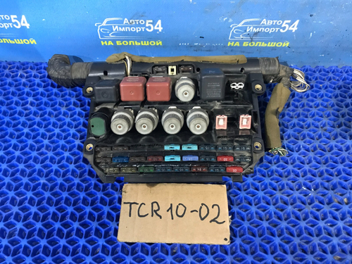 Блок предохранителей салонный TOYOTA ESTIMA 1999