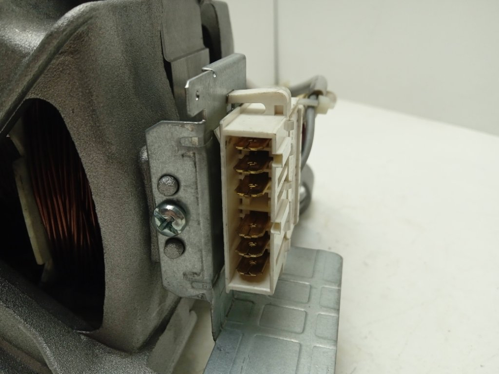 IWSD51051 кт129 Двигатель для стиральной машины Indesit 160032972 б/у