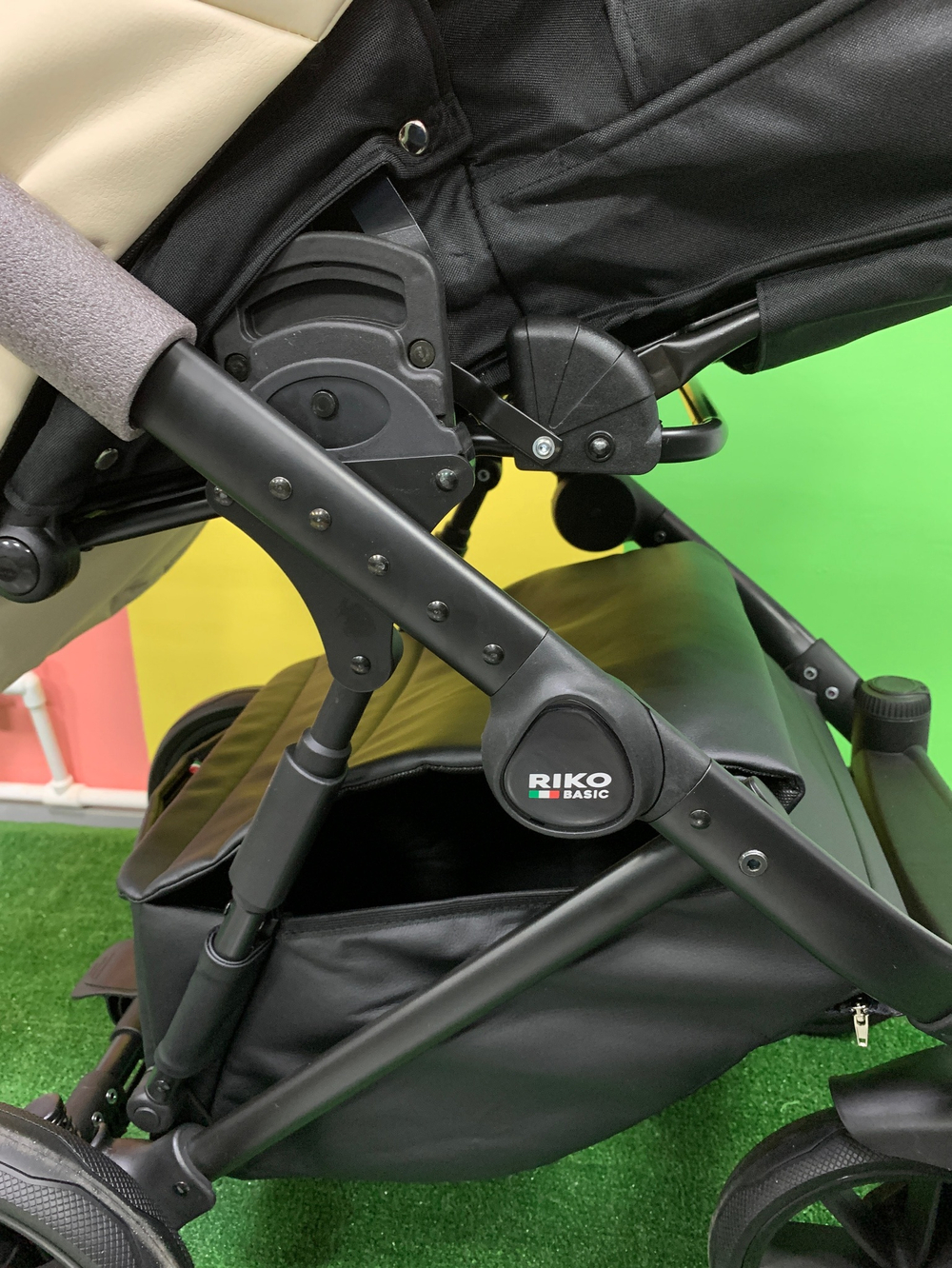 Коляска  MONTANA ECCO (3 в 1) (RIKO BASIC) 15 Ivory beige (бежевый)