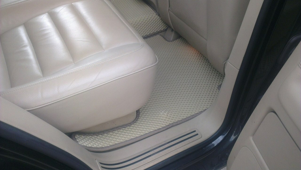 Автоковрики для VW Touareg, I  (2002-2006) Крепеж - поворотные замки