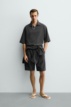 ZARA ШОРТЫ СВОБОДНОГО КРОЯ С НЕРОВНОЙ ТЕКСТУРОЙ И СКЛАДКАМИ, ТЕМНО-СЕРЫЙ