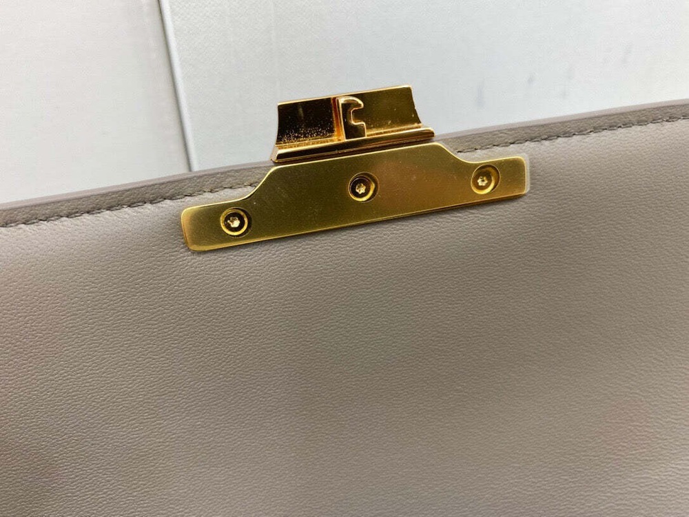 Celine Triomphe 18 cm