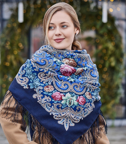 Платок шерстяной с шелковой бахромой